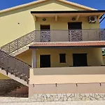 Feriehus Ferienvilla Mit Pool In By Interhome