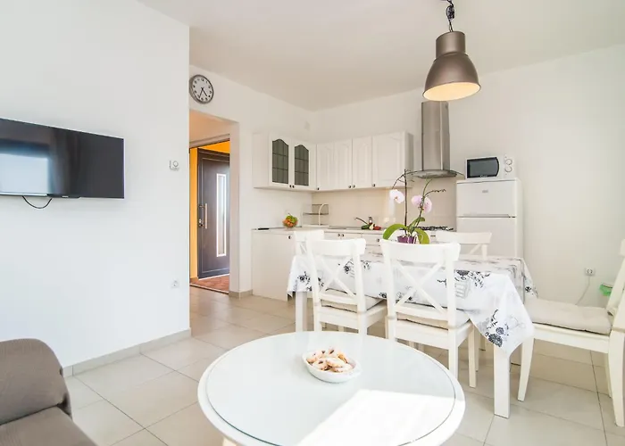 Ferienvilla Mit Pool In By Interhome بيت للعطل بولا