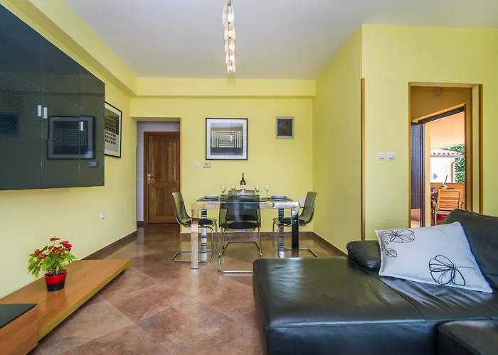 Ferienvilla Mit Pool In By Interhome بولا