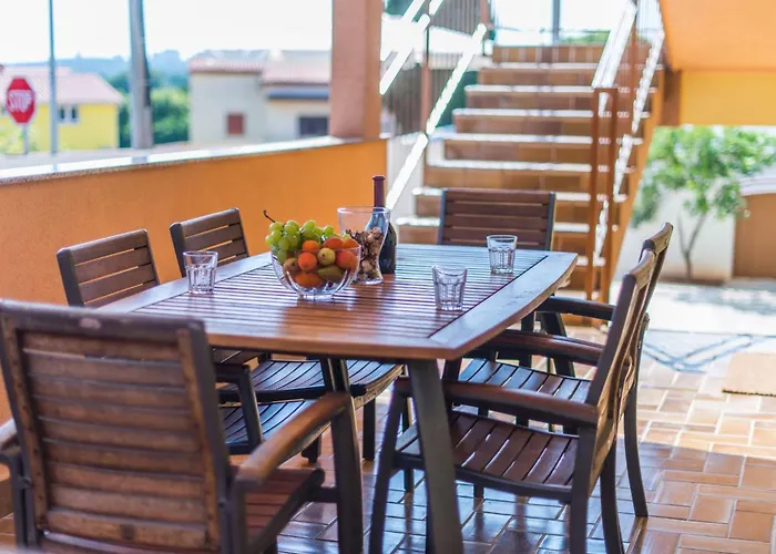 Ferienvilla Mit Pool In By Interhome بيت للعطل بولا