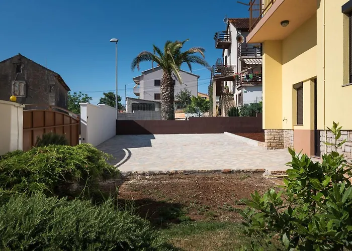 Ferienvilla Mit Pool In By Interhome * بولا