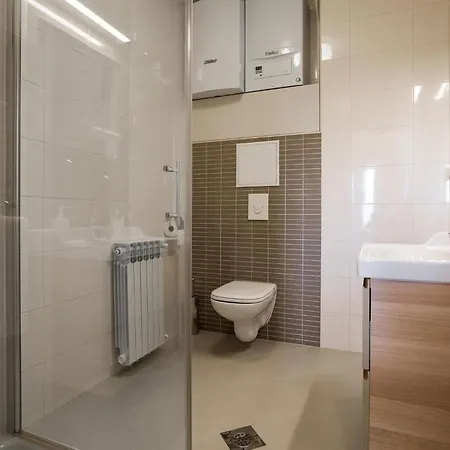 別荘 Ferienvilla Mit Pool In By Interhome プーラ