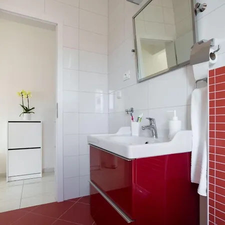 別荘 Ferienvilla Mit Pool In By Interhome プーラ
