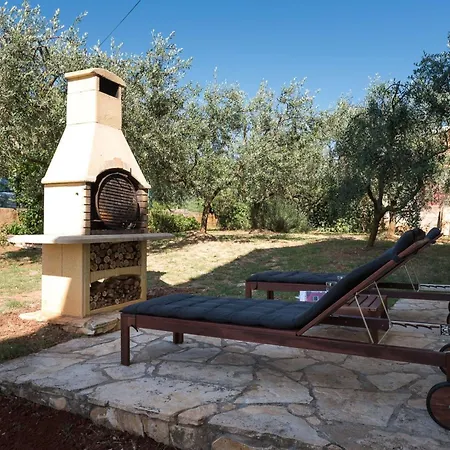 別荘 Ferienvilla Mit Pool In By Interhome *