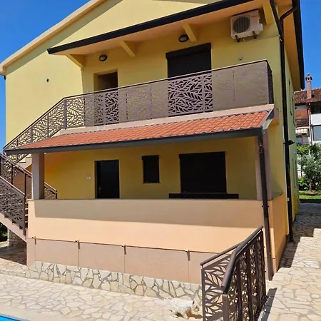 Ferienvilla Mit Pool In By Interhome * プーラ