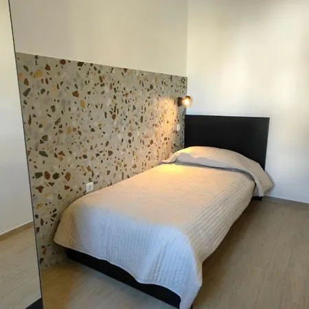 Ferienvilla Mit Pool In By Interhome 別荘 プーラ