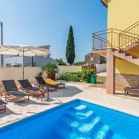 Ferienvilla Mit Pool In By Interhome Prázdninový dům Pula