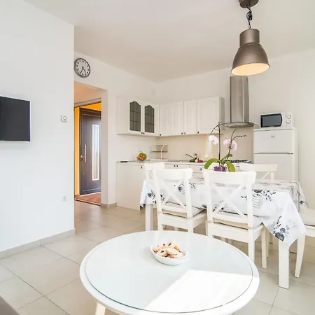 Ferienvilla Mit Pool In By Interhome Prázdninový dům Pula